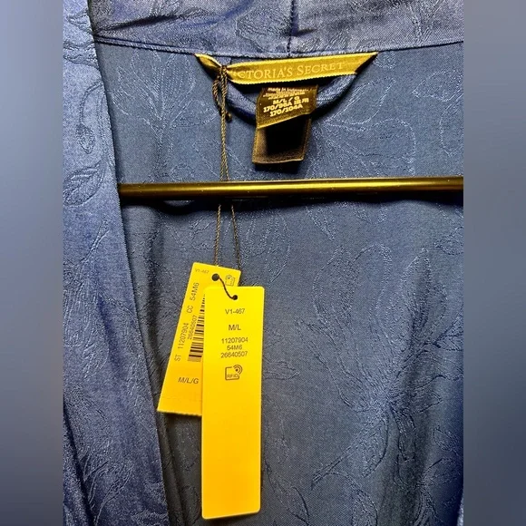 Victoria’s Secret satin robe - Picture 5 of 8